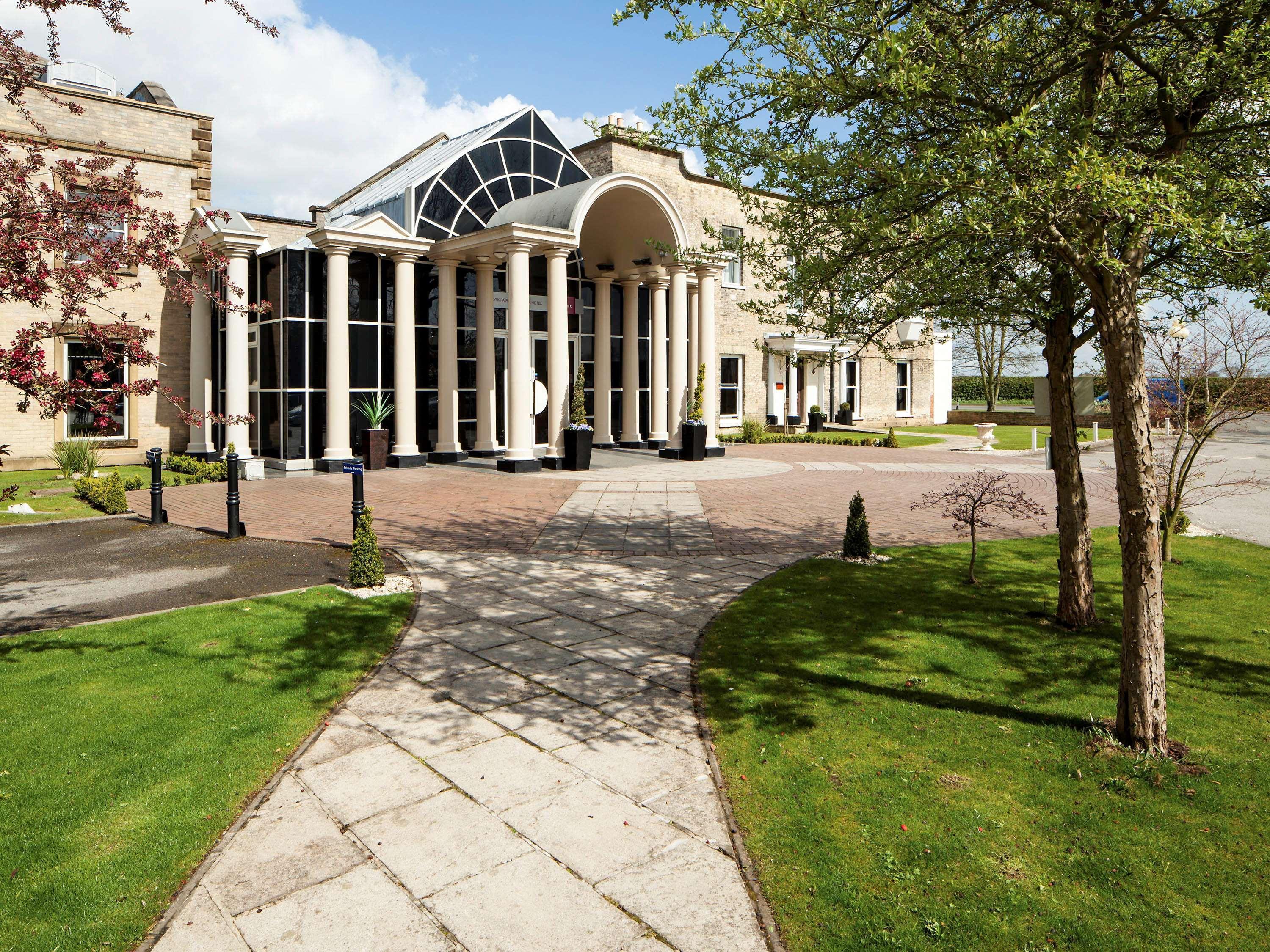 Mercure York Fairfield Manor Hotel Exterior photo