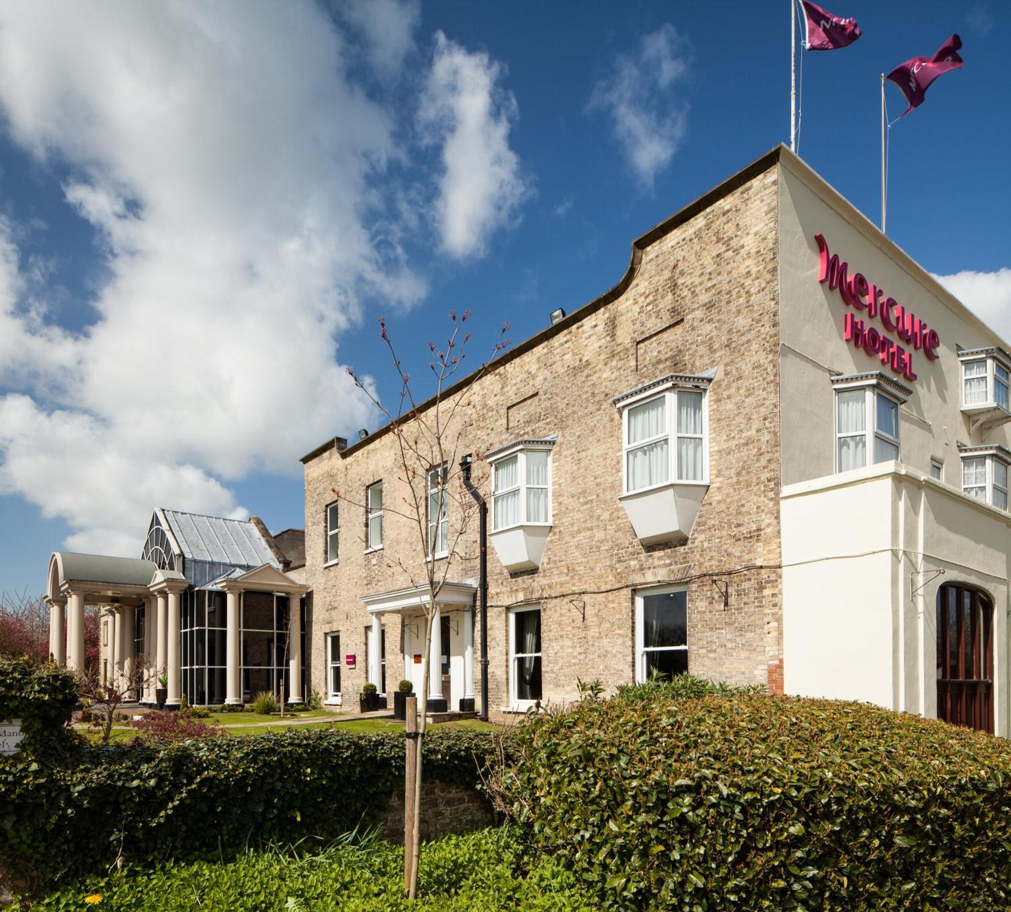 Mercure York Fairfield Manor Hotel Exterior photo