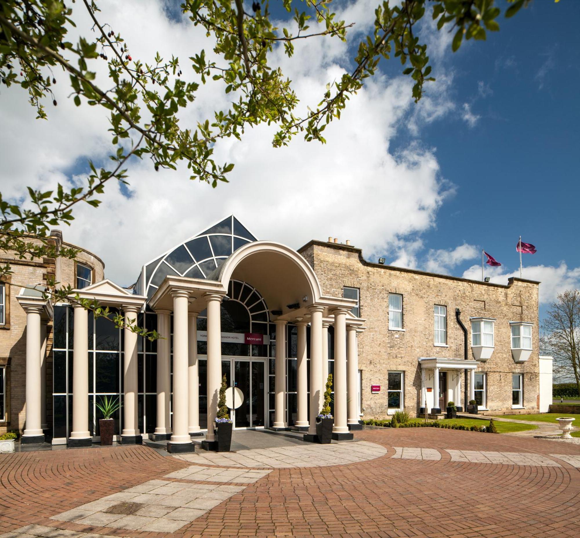 Mercure York Fairfield Manor Hotel Exterior photo