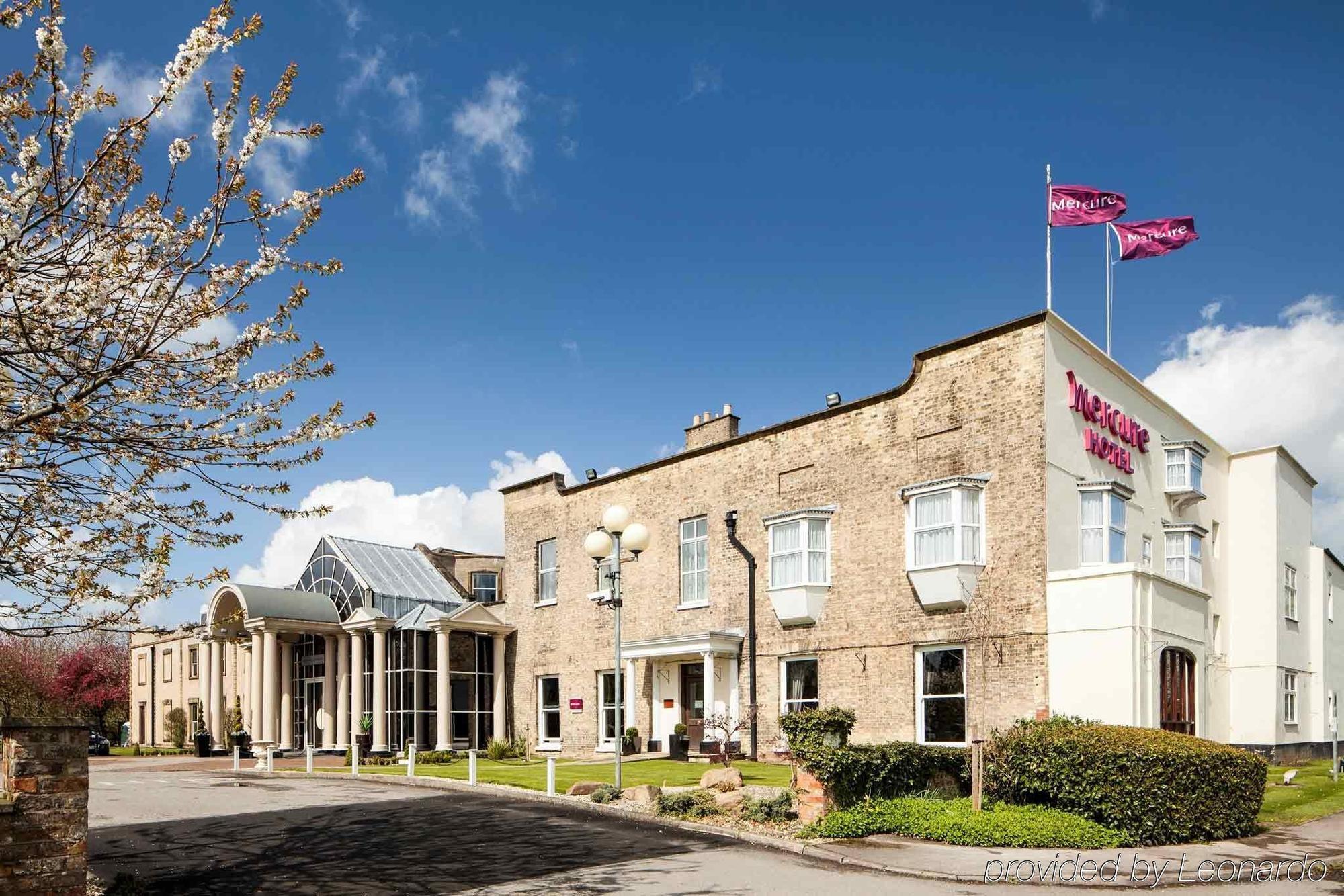 Mercure York Fairfield Manor Hotel Exterior photo