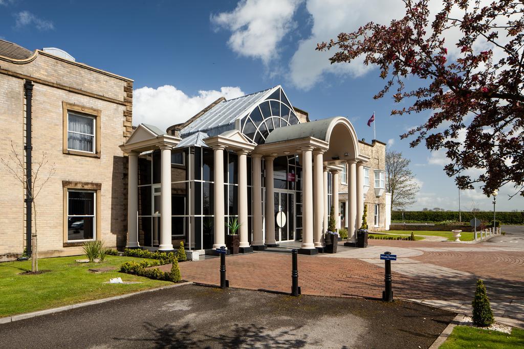 Mercure York Fairfield Manor Hotel Exterior photo