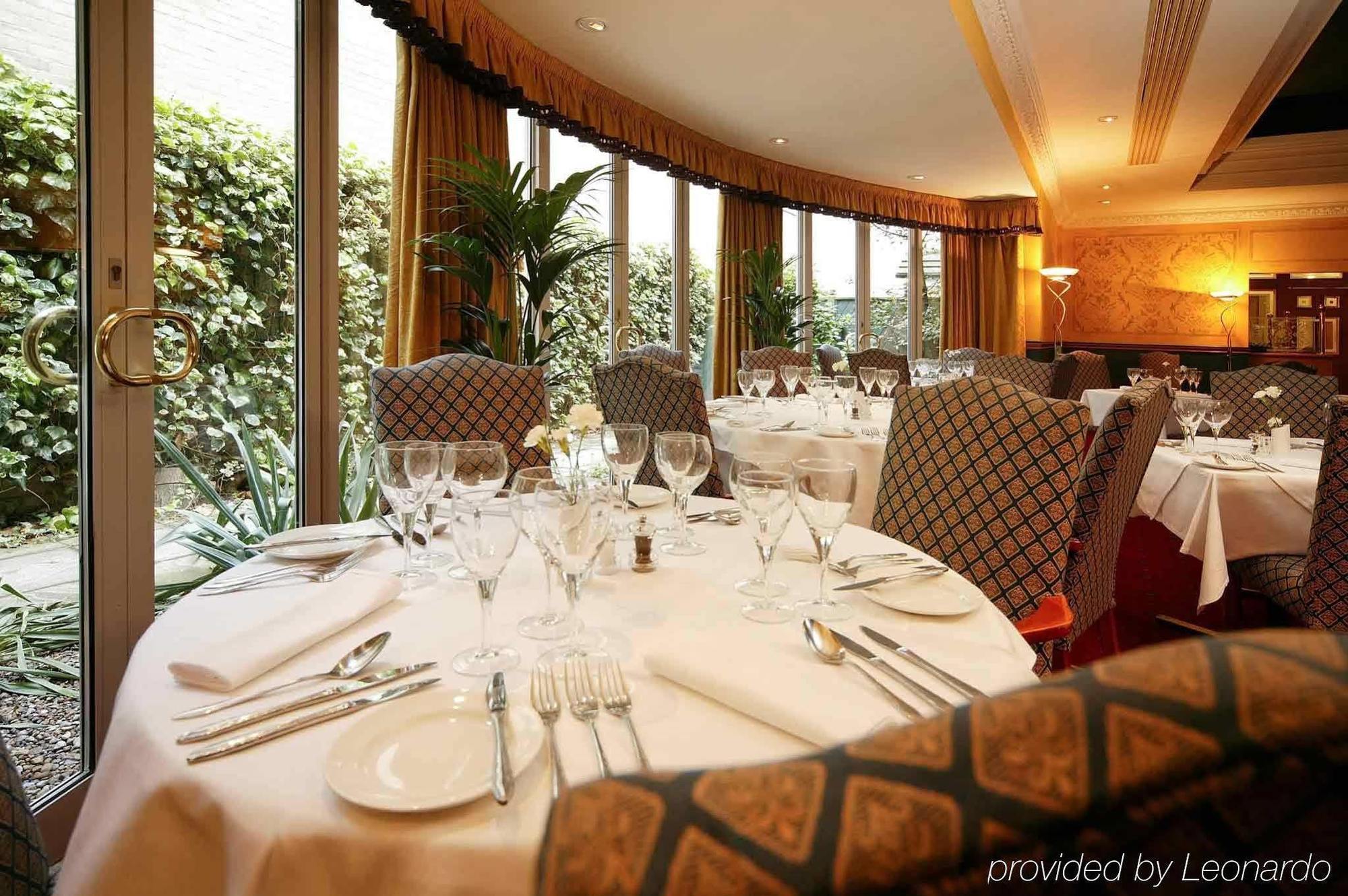 Mercure York Fairfield Manor Hotel Restaurant photo